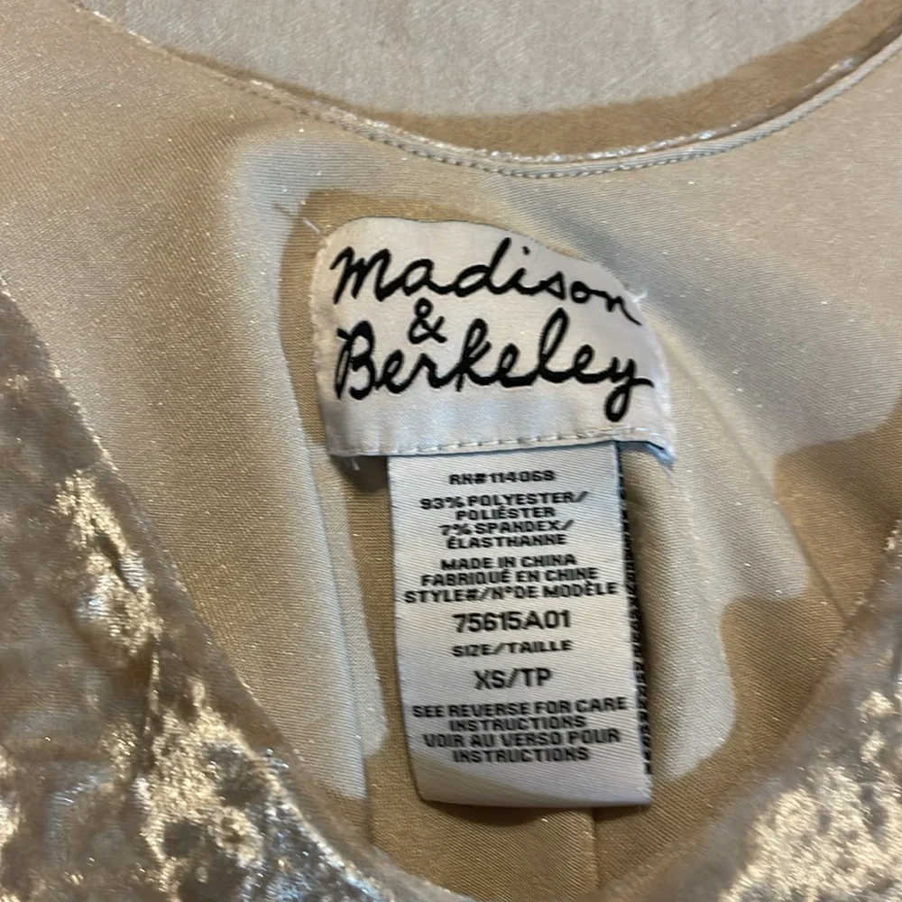 Madison and Berkeley creamy tan crushed velvet  Crop Camisole - Picture 3 of 5